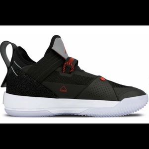 Nike Air Jordan XXXIII 33 SE Blk & Fire Red